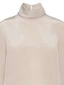 Camiseta de cuello alto Brunello Cucinelli en crêpe de China de seda con pulseras preciosas
