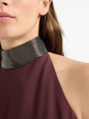 Vestido halter de Brunello Cucinelli en crêpe cady de seda y acetato con cuello precioso de cuentas